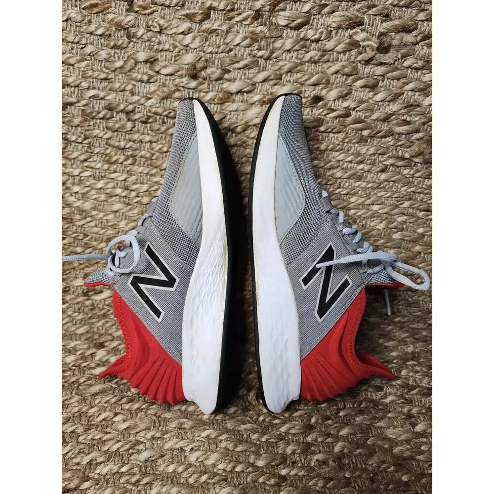 New Balance Mens MROAVCW Running Shoes Athletic Gray Red Size 9 Gym School